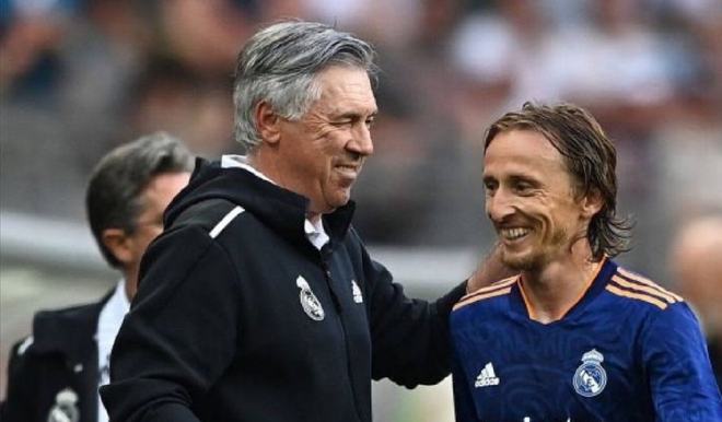 羽毛球队中 羽毛球队中